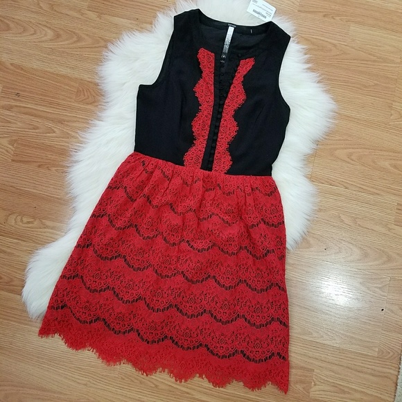 Kensie Dresses & Skirts - NWT Kensie Black & Red Lace Trim Dress w Buttons